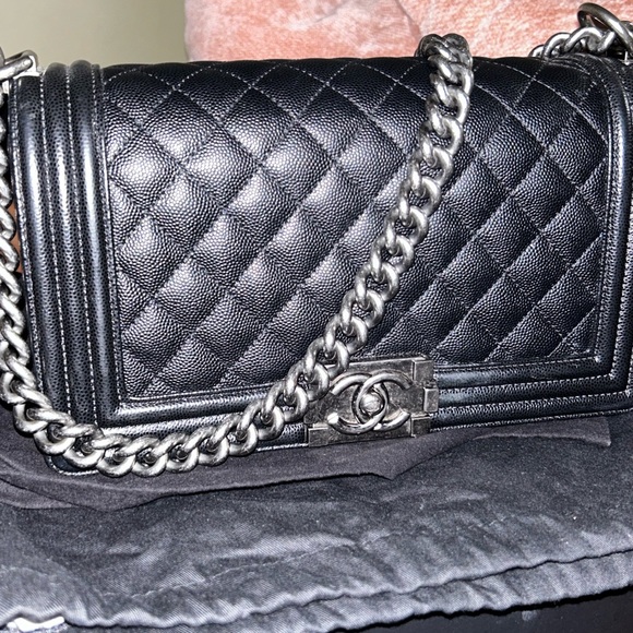 Chanel Caviar Quilted Medium Boy Flap Black - Picture 6 of 15